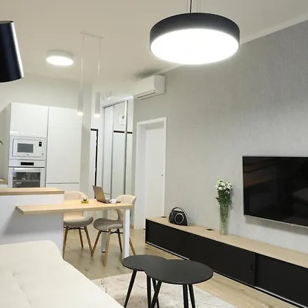 Daire 2i With Terrace, New Building, Luzna 26 *