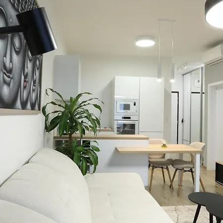Daire 2i With Terrace, New Building, Luzna 26 *